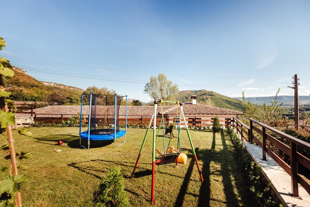 Дома для отпуска Guest House Hristova Kashta - Христова Къща Cherni Vrŭkh
