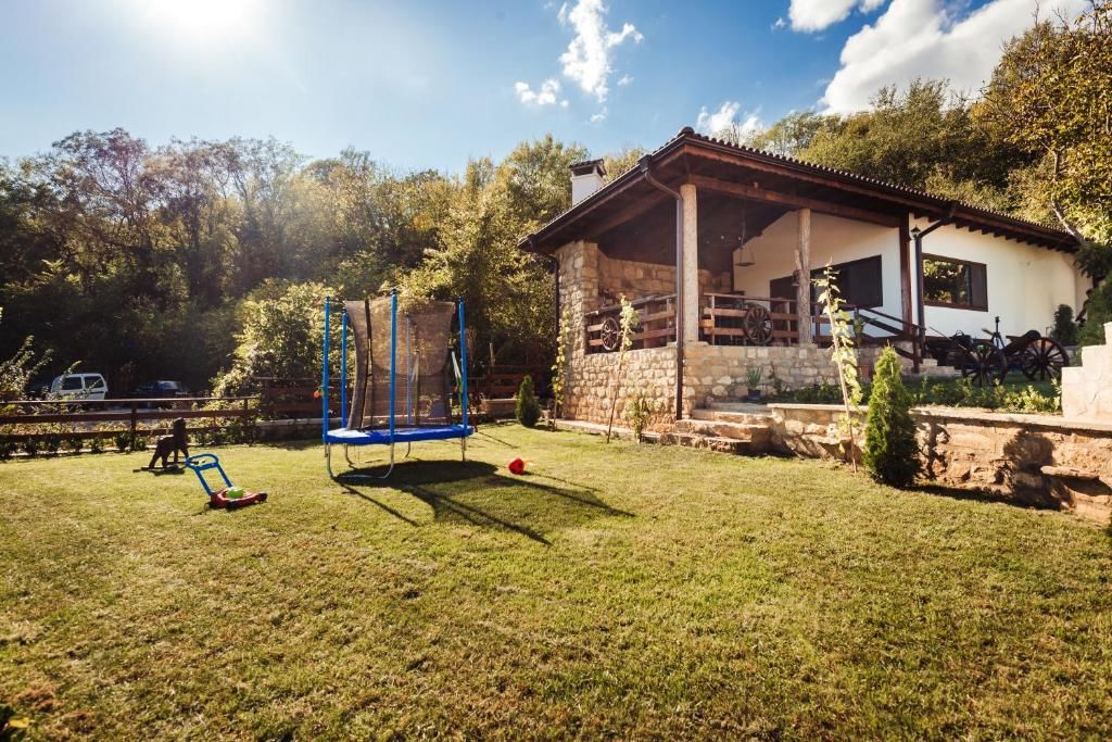 Дома для отпуска Guest House Hristova Kashta - Христова Къща Cherni Vrŭkh