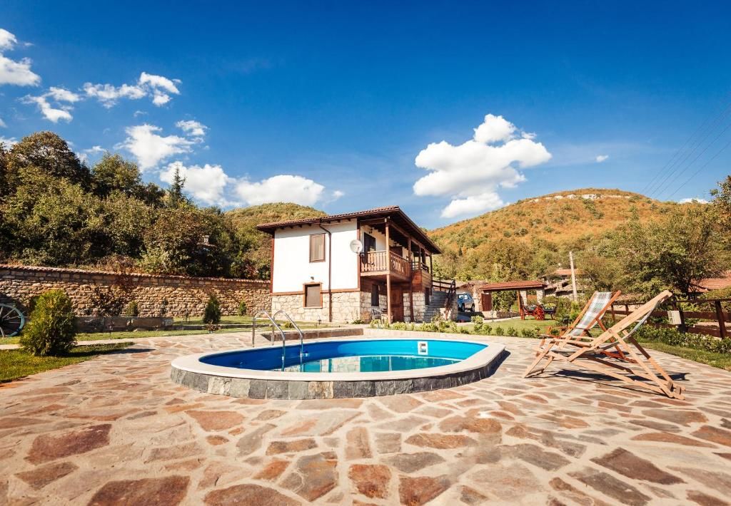 Дома для отпуска Guest House Hristova Kashta - Христова Къща Cherni Vrŭkh